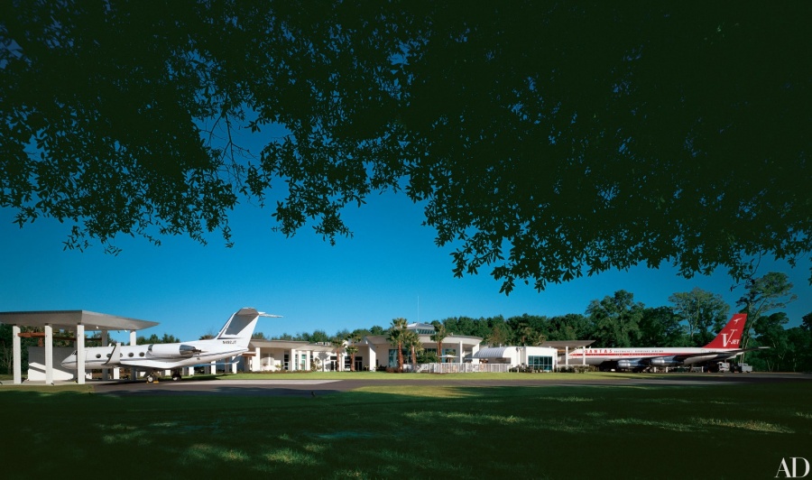 Picture John Travolta's house, source: Architectural Digest